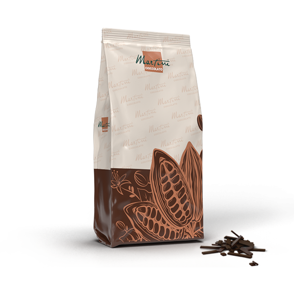 Bolsa stand-up de Martini Cioccolato con gráficos de vainas de cacao, junto a chocolate negro picado.