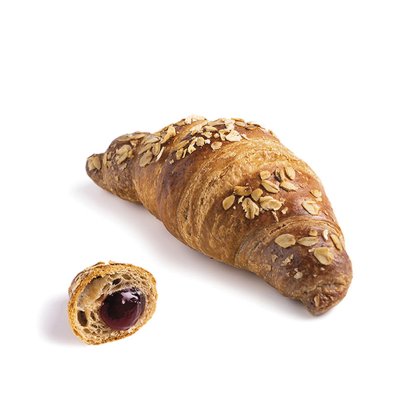 Croissant cubierto de avena con un trozo más pequeño cortado que muestra relleno de mermelada de bayas oscuras, sobre...