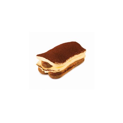 Porción rectangular de tiramisú con capas de bizcochos y crema, espolvoreada con cacao, fondo blanco