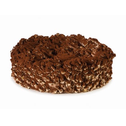 Tarta de chocolate redonda cubierta con trozos de galleta y espolvoreada con cacao en polvo, fondo blanco.
