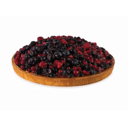 Tarta redonda de masa dorada cubierta con frutos rojos brillantes variados, como arándanos y frambuesas
