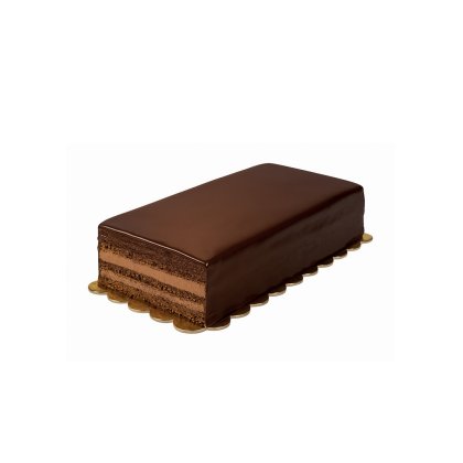 Pastel de chocolate rectangular en capas con glaseado brillante de chocolate negro, sobre base dorada festoneada.