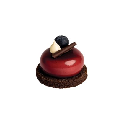 Postre de mousse rojo brillante sobre base de crumble de chocolate, con arándano, espiral de chocolate blanco y palit...