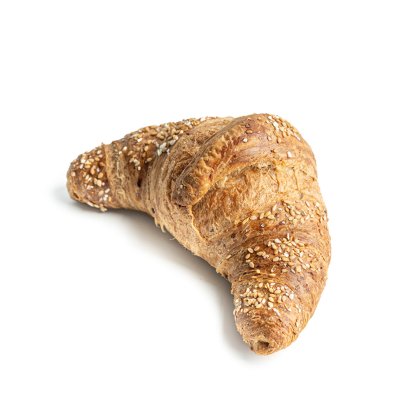 Croissant integral con semillas de sésamo, en forma de media luna, sobre fondo blanco