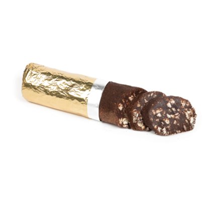 Postre en forma de salami de chocolate, envuelto parcialmente en papel dorado, con rodajas que muestran interior con ...