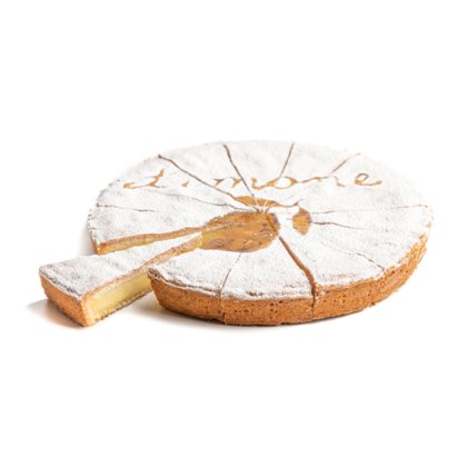 Tarta redonda de limón espolvoreada con azúcar glas, con "limone" escrito en cursiva, con una porción cortada y retir...