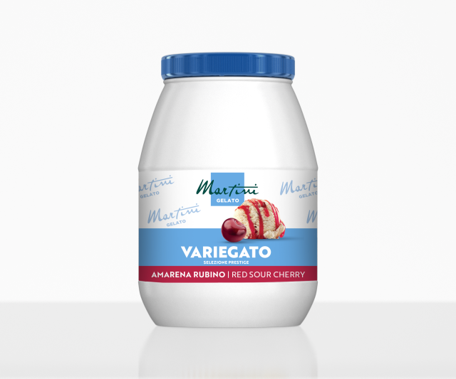 Tarro de plástico blanco con tapa azul, etiqueta Martini Gelato Variegato Amarena Rubino Guinda Roja, mostrando helado