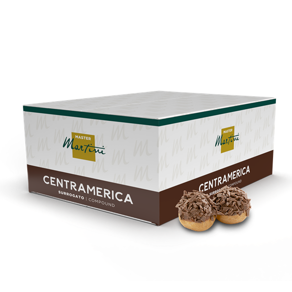 Caja de cobertura de chocolate Master Martini Centramerica, con dos pasteles cubiertos de chocolate al lado
