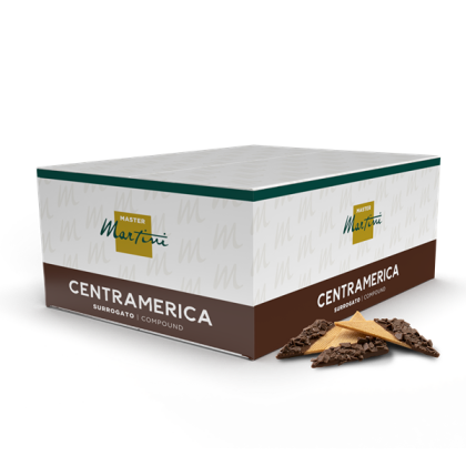 Caja de chocolate compound Master Martini Centramerica con un trozo triangular de oblea de chocolate al lado