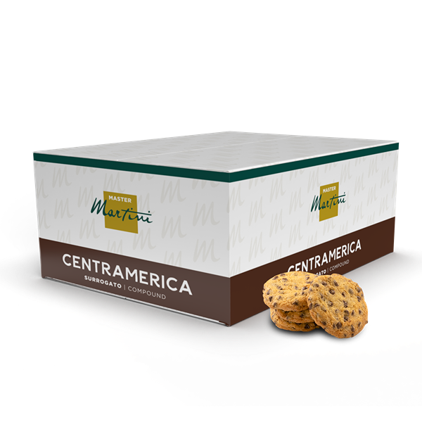 Caja blanca y marrón de Master Martini Centramerica con galletas con chips de chocolate al lado
