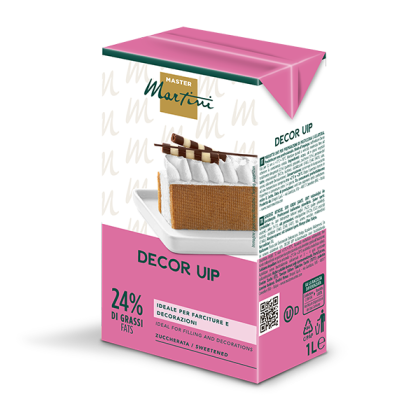 Envase rosa de 1L de nata montada azucarada Master Martini Decor UIP, 24% de grasa, con imagen de tarta cortada.