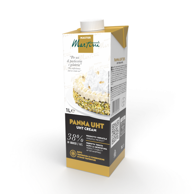 Envase de 1L de nata UHT Master Martini Panna, 38% grasa, con porción de tarta glaseada en la etiqueta.