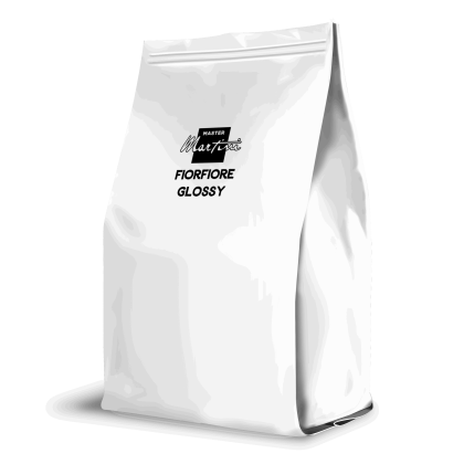 Bolsa doypack blanca con logo negro Master Martini, etiquetada "Fiorfiore Glossy", cierre zip resellable
